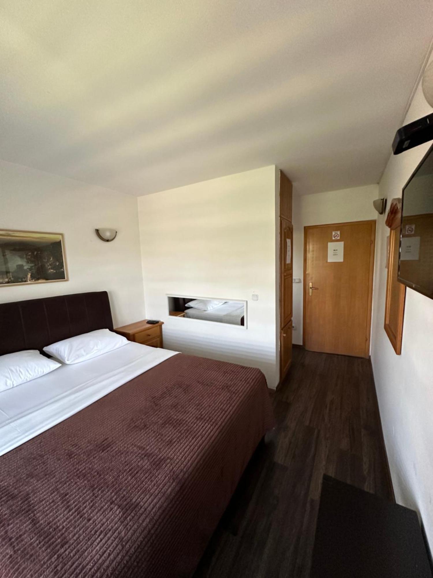 Prenociste Samir Hotel Gradacac Kültér fotó